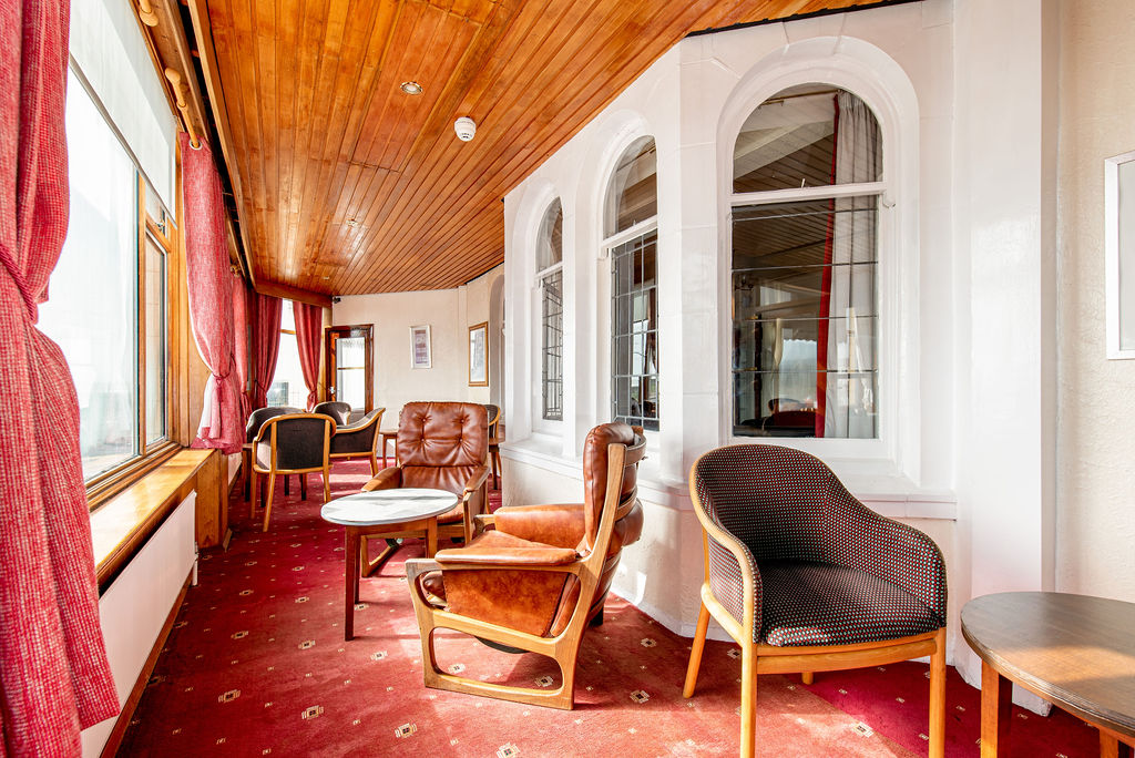 Sun lounge